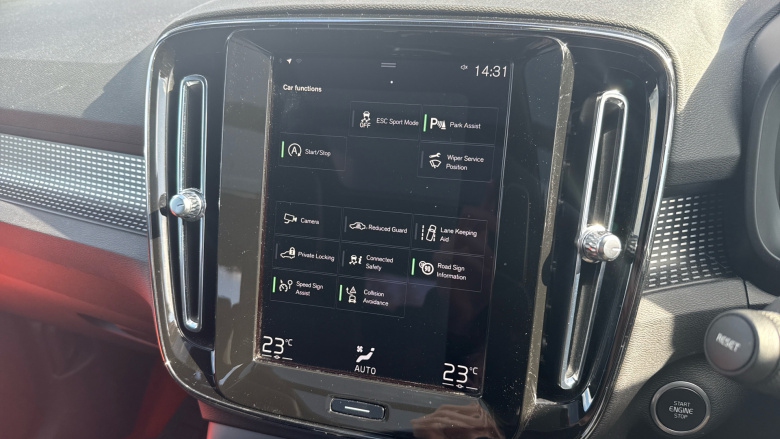 Volvo Xc40 2.0 B4P R DESIGN 5dr AWD Auto Petrol Estate